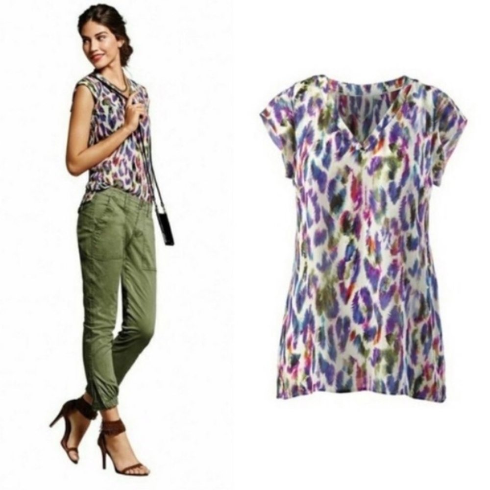 ⬇️CAbi Plume Feather Printed Top